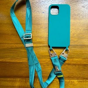 Xou xou iPhone 12 Pro case and strap with carabiner